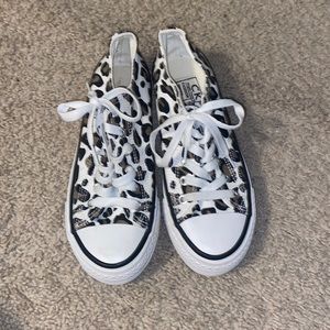 Woman’s all star Cheetah print converse